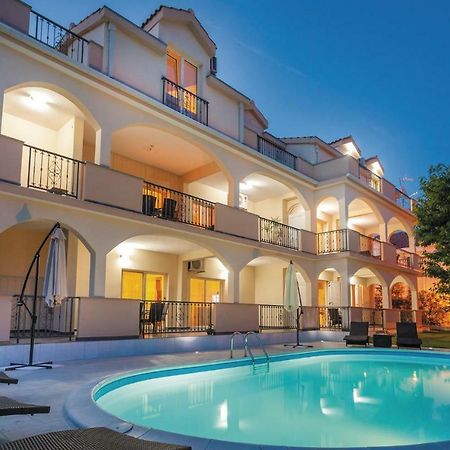 Amazing Apartment In Kastel Stafilic With Jacuzzi Kaštela Exteriér fotografie