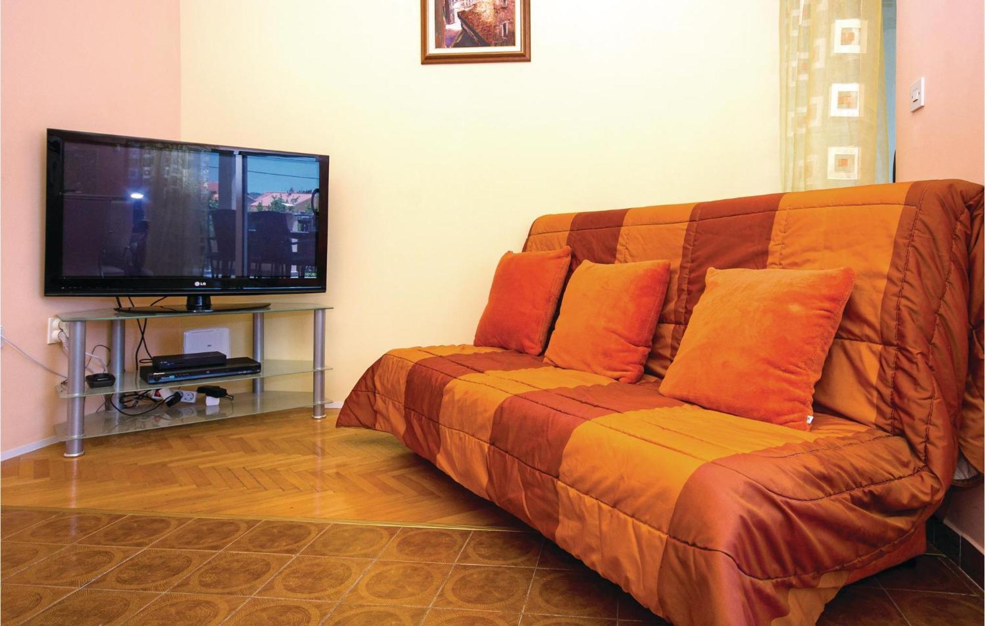 Amazing Apartment In Kastel Stafilic With Jacuzzi Kaštela Exteriér fotografie