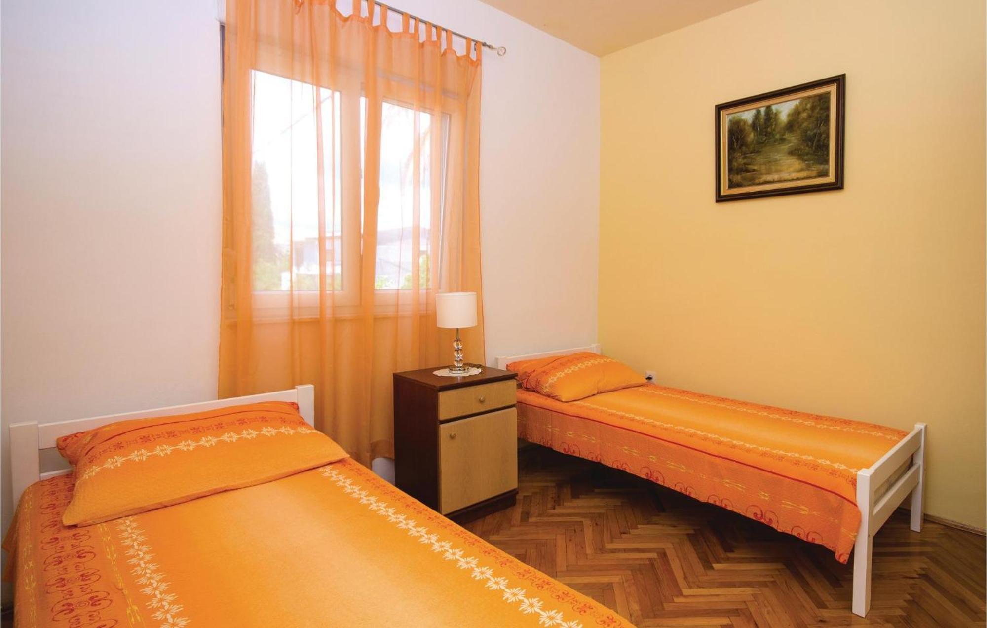 Amazing Apartment In Kastel Stafilic With Jacuzzi Kaštela Exteriér fotografie
