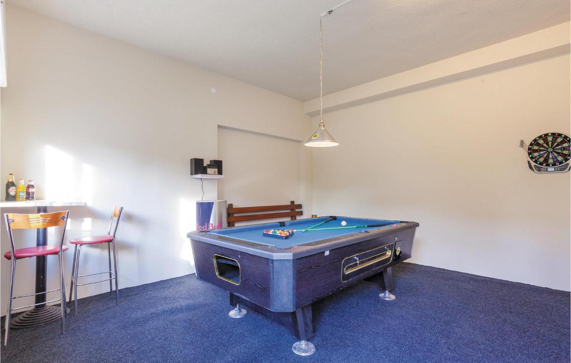 Amazing Apartment In Kastel Stafilic With Jacuzzi Kaštela Exteriér fotografie